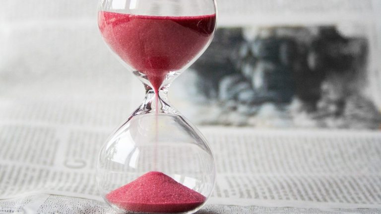 How to use Android CountDownTimer?